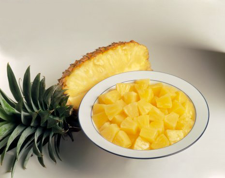 夏季少买街边浸泡过久的菠萝