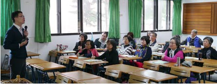 慈济基金会与台湾观光学院合作设计一系列养生生活讲座，邀请花莲慈院医师走入社区乐龄大学作讲座